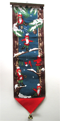 北欧のクリスマス柄のビンテージクロスをリメイクしたタペストリー
