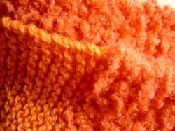 並太毛糸とループヤーンのコントラストが楽しい　もこもこプチマフラー