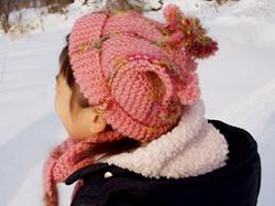 ピンク色のクラウン帽子をかぶったアンちゃん