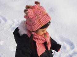 ピンク色のクラウン帽子＆マフラーのアンちゃん