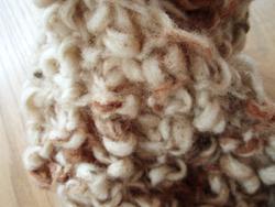 二目鹿の子編みでちょっと斜めにリングが出るように編んでみました